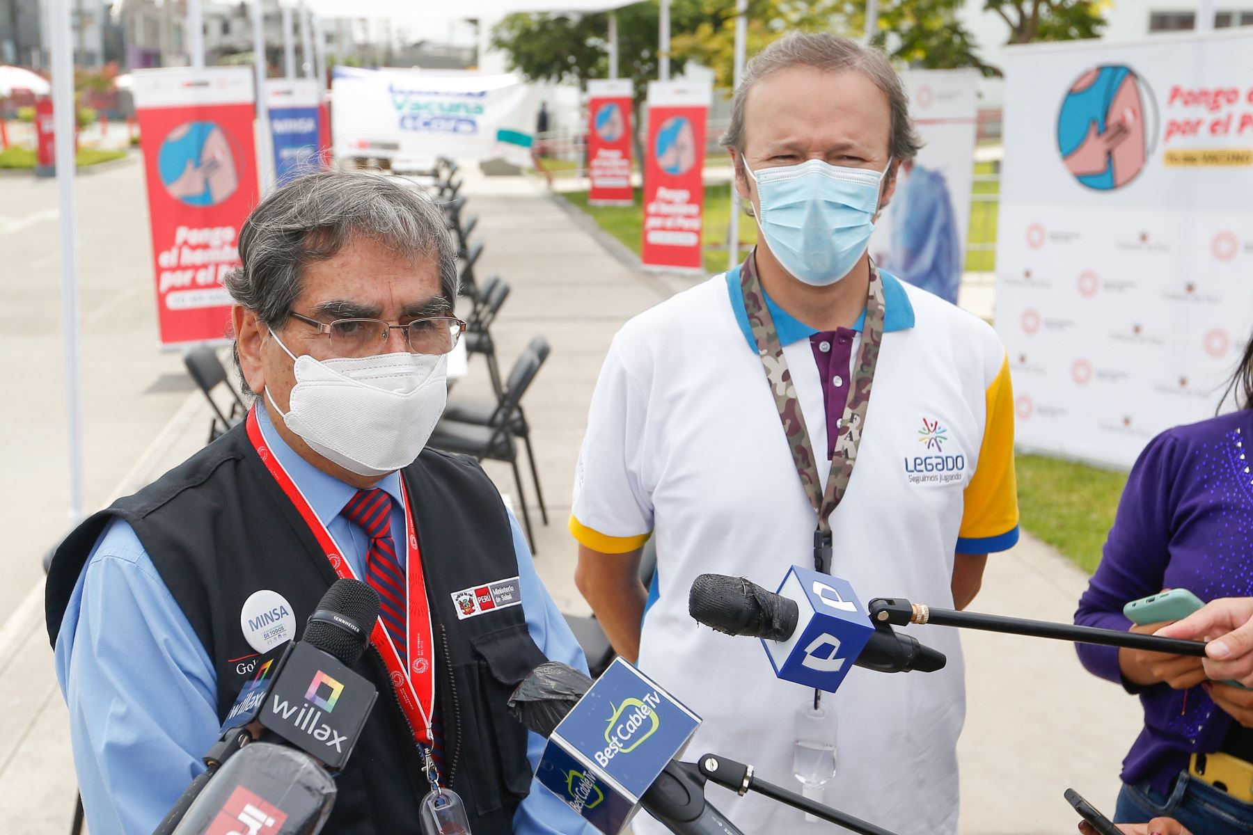 Ministro de Salud Óscar Ugarte inspecciona punto de vacunación en la Videna contra el covid-19. Foto: ANDINA/ Minsa