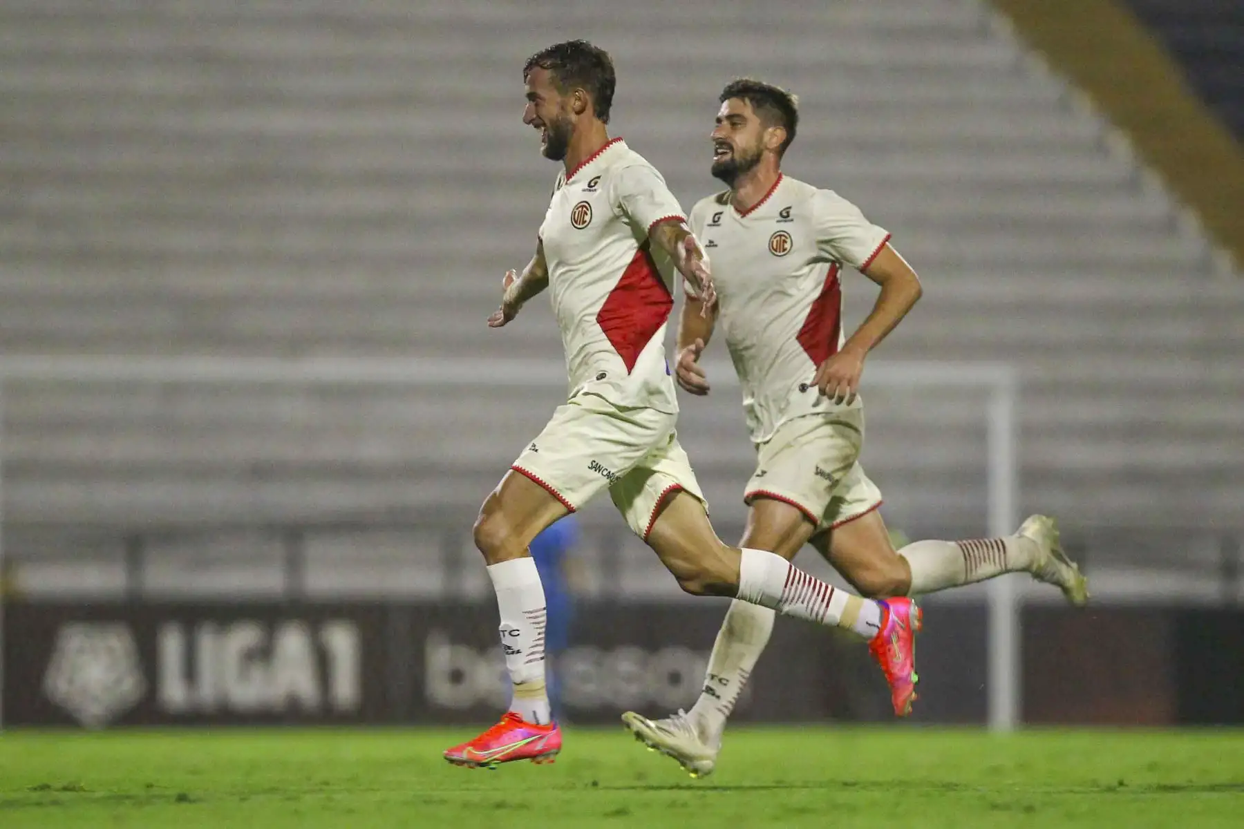 Gaspar Gentile de UTC celebra tras marcar ante Melgar durante partido por la cuarta fecha de la Liga 1, en el estadio Iván Elías Moreno. Foto: Liga 1