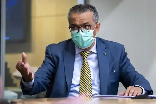 La pandemia está camino a alcanzar un nuevo pico, advierte la OMS.