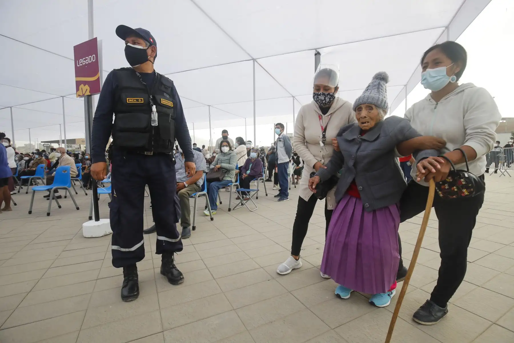 MINSA inicia vacunación en Lima y Callao, son cinco locales donde los adultos mayores a quienes les corresponde vacunarse contra el covid-19 podrán ser llevados en vehículos particulares, taxis o mototaxis. Foto: ANDINA/Juan Carlos Guzmán
