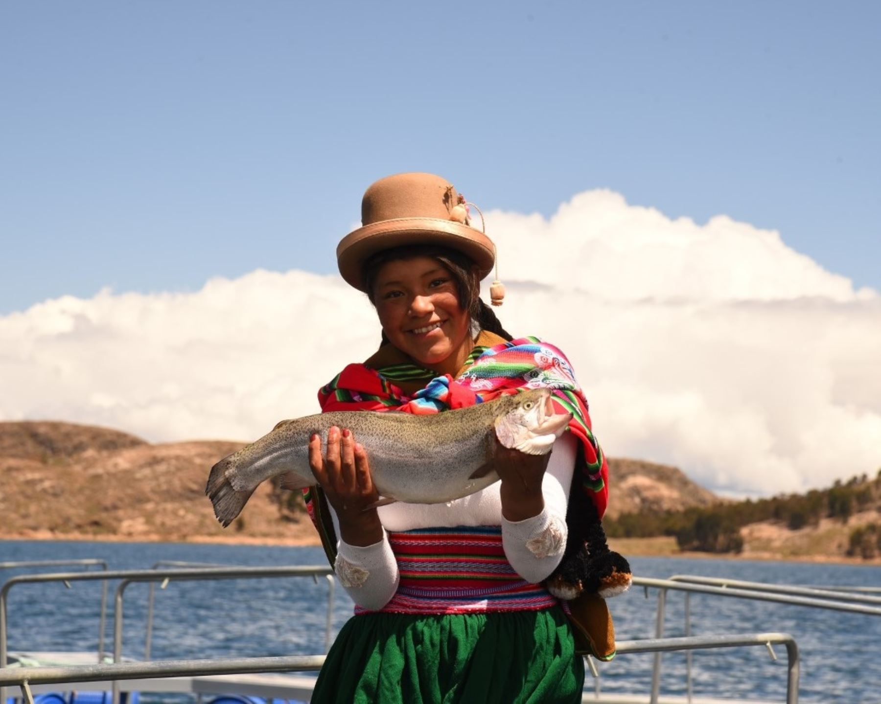 La crianza de trucha en jaula es el negocio de moda en el lago Titicaca, en Puno, y cada vez un mayor número de emprendedores puneños apuestan por esta actividad productiva. ANDINA/Difusión