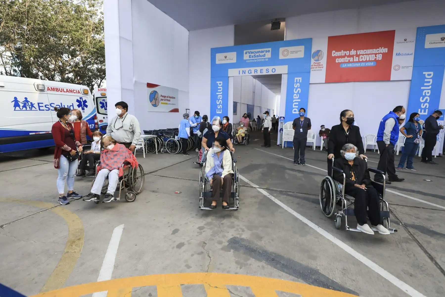 Essalud continúa con jornada de vacunación a adultos mayores en cinco lugares acondicionados: "Playa Miller", "Polideportivo de San Borja", "Real Felipe", "Plaza Norte" y "Parque de las Leyendas". Foto: ANDINA/Essalud