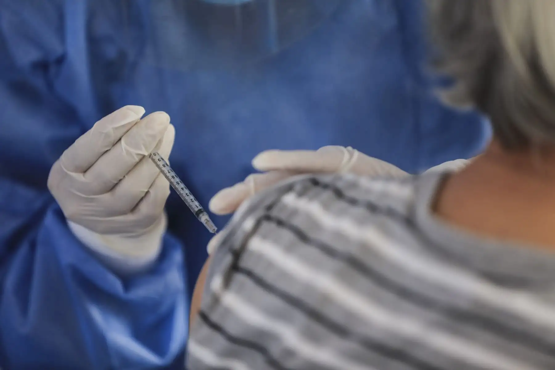 Essalud continúa con jornada de vacunación a adultos mayores en cinco lugares acondicionados: "Playa Miller", "Polideportivo de San Borja", "Real Felipe", "Plaza Norte" y "Parque de las Leyendas". Foto: ANDINA/Essalud