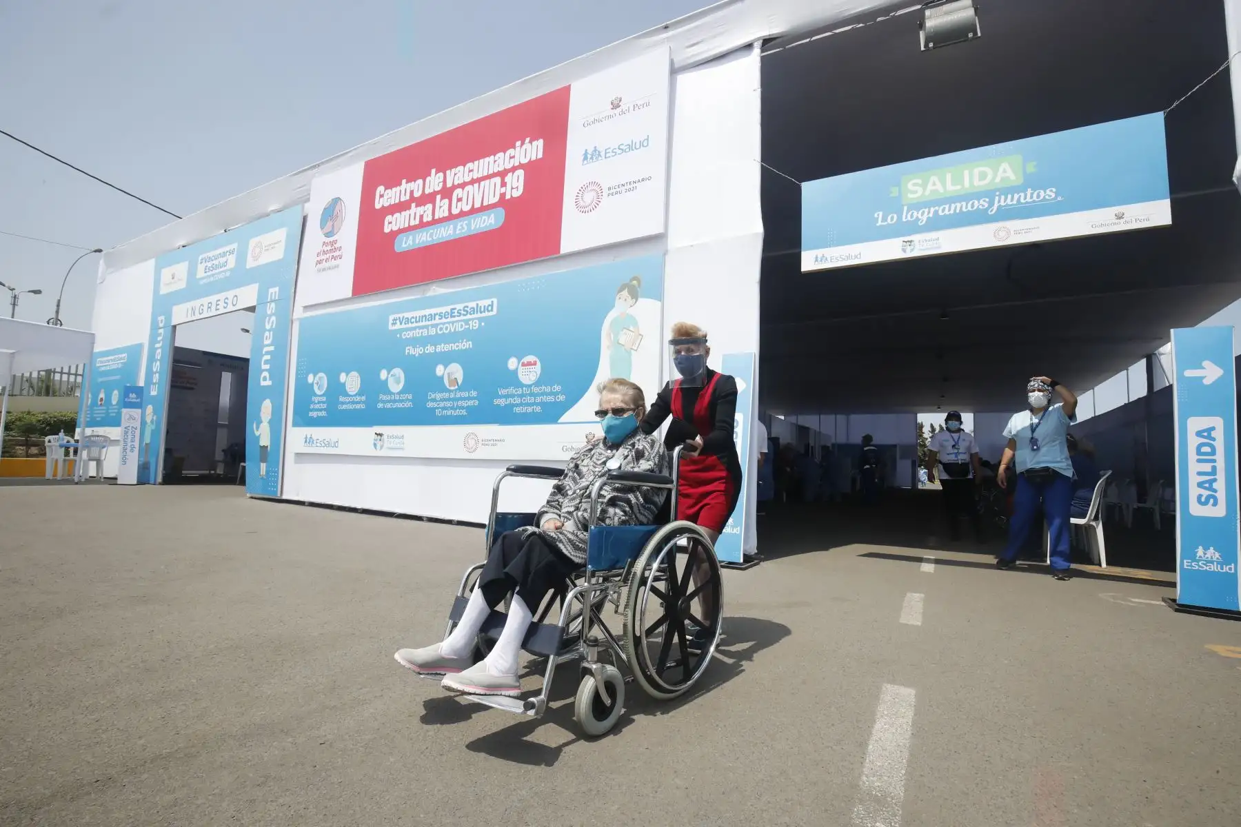 Plan de vacunación masiva contra el nuevo coronavirus en el Parque de Las Leyendas
permitirá inmunizar de manera masiva a los adultos mayores de 80 años en 22 distritos. Foto: ANDINA/Juan Carlos Guzmán