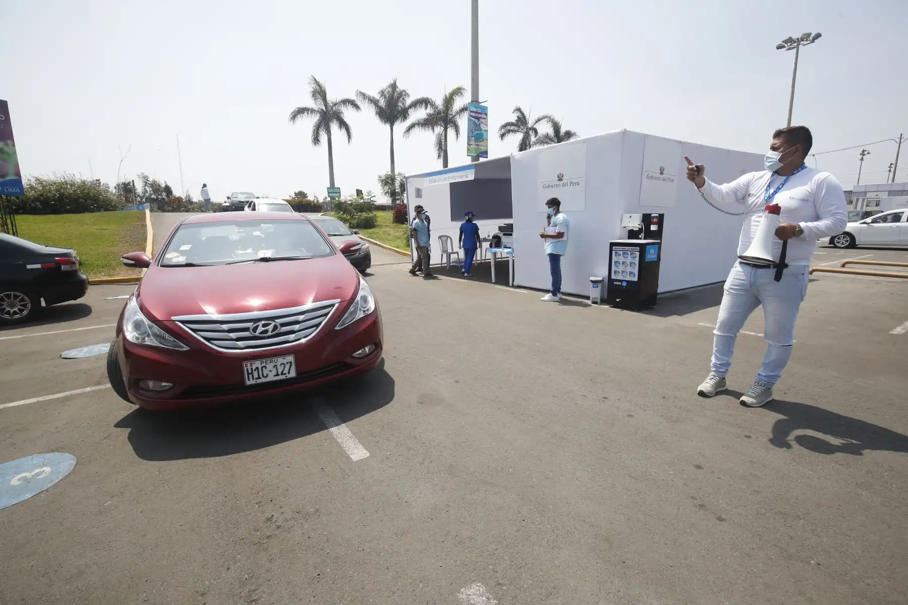 Plan de vacunación masiva contra el nuevo coronavirus en el Parque de Las Leyendas
permitirá inmunizar de manera masiva a los adultos mayores de 80 años en 22 distritos. Foto: ANDINA/Juan Carlos Guzmán