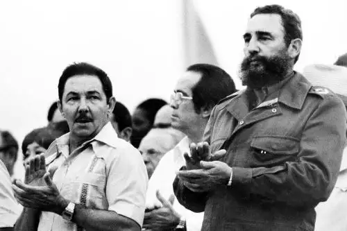 Símbolos de una era en Cuba, los hermanos Castro llevaron adelante la llamada "revolución" con un sistema comunista que pocos países han igualado. Foto: AFP