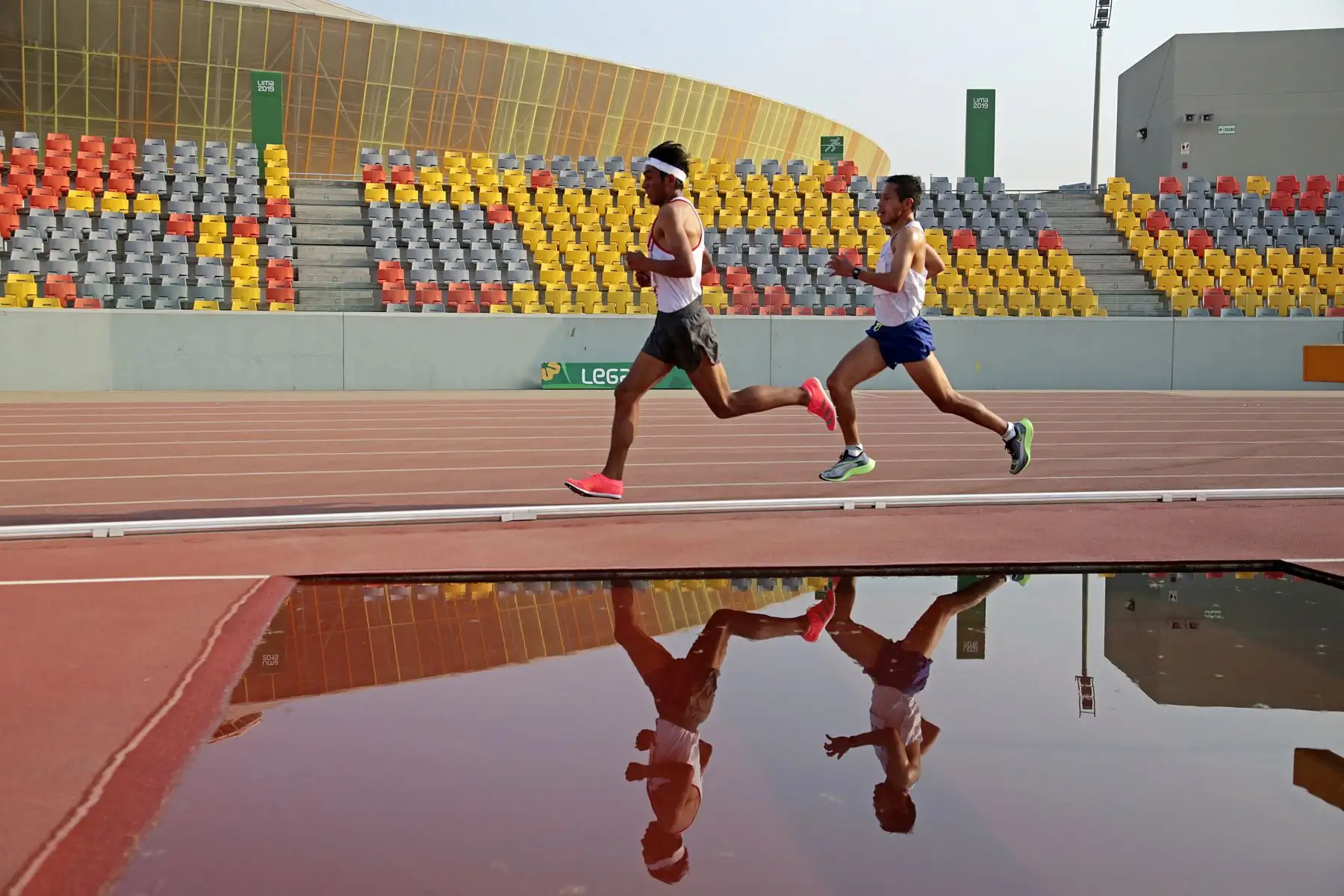 Hoy se desarrolló el Tercer Control Preparatorio de Atletismo en la Videna. Participaron Gladys Tejeda, quién resaltó el mantenimiento del Estadio Atlético, y Christian Pacheco, ambos clasificados a Tokio 2020.
Foto: LEGADO