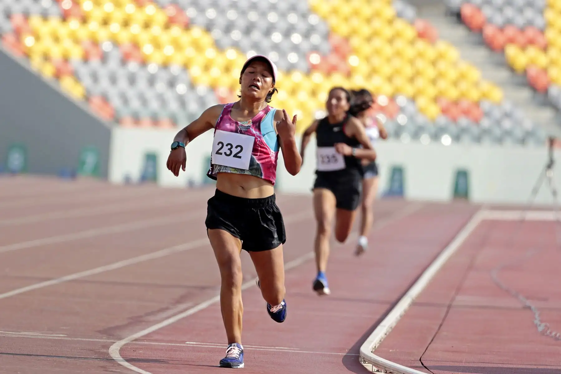 Hoy se desarrolló el Tercer Control Preparatorio de Atletismo en la Videna. Participaron Gladys Tejeda, quién resaltó el mantenimiento del Estadio Atlético, y Christian Pacheco, ambos clasificados a Tokio 2020.
Foto: LEGADO