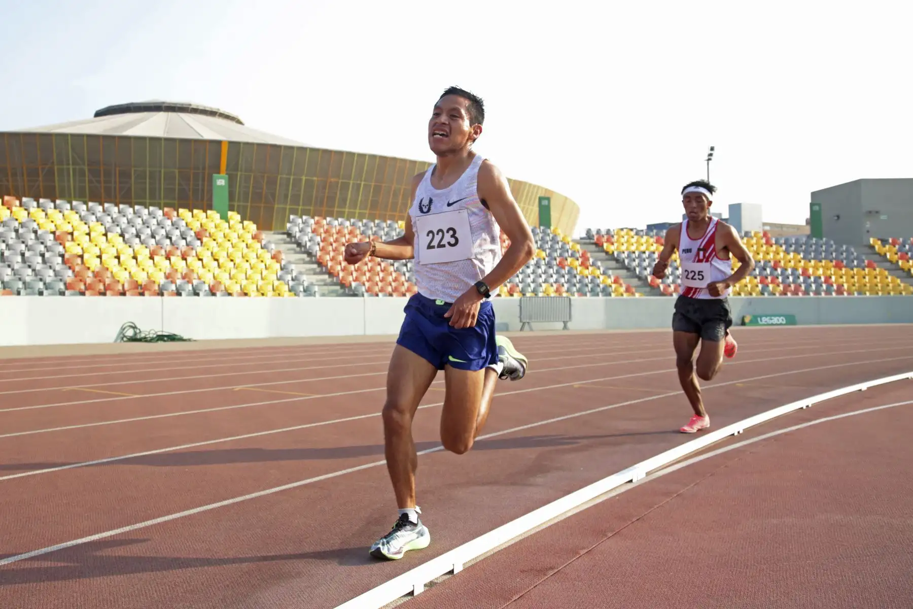Hoy se desarrolló el Tercer Control Preparatorio de Atletismo en la Videna. Participaron Gladys Tejeda, quién resaltó el mantenimiento del Estadio Atlético, y Christian Pacheco, ambos clasificados a Tokio 2020.
Foto: LEGADO