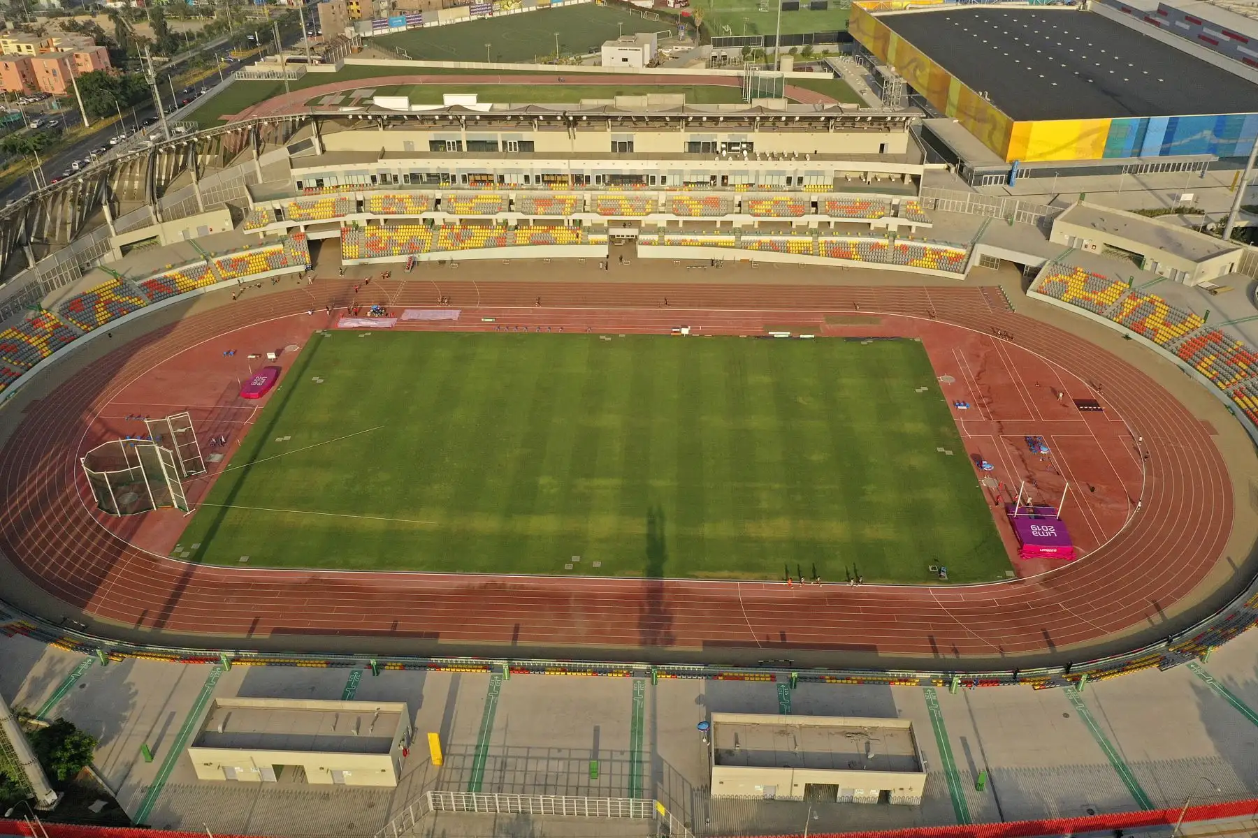 Hoy se desarrolló el Tercer Control Preparatorio de Atletismo en la Videna. Participaron Gladys Tejeda, quién resaltó el mantenimiento del Estadio Atlético, y Christian Pacheco, ambos clasificados a Tokio 2020.
Foto: LEGADO