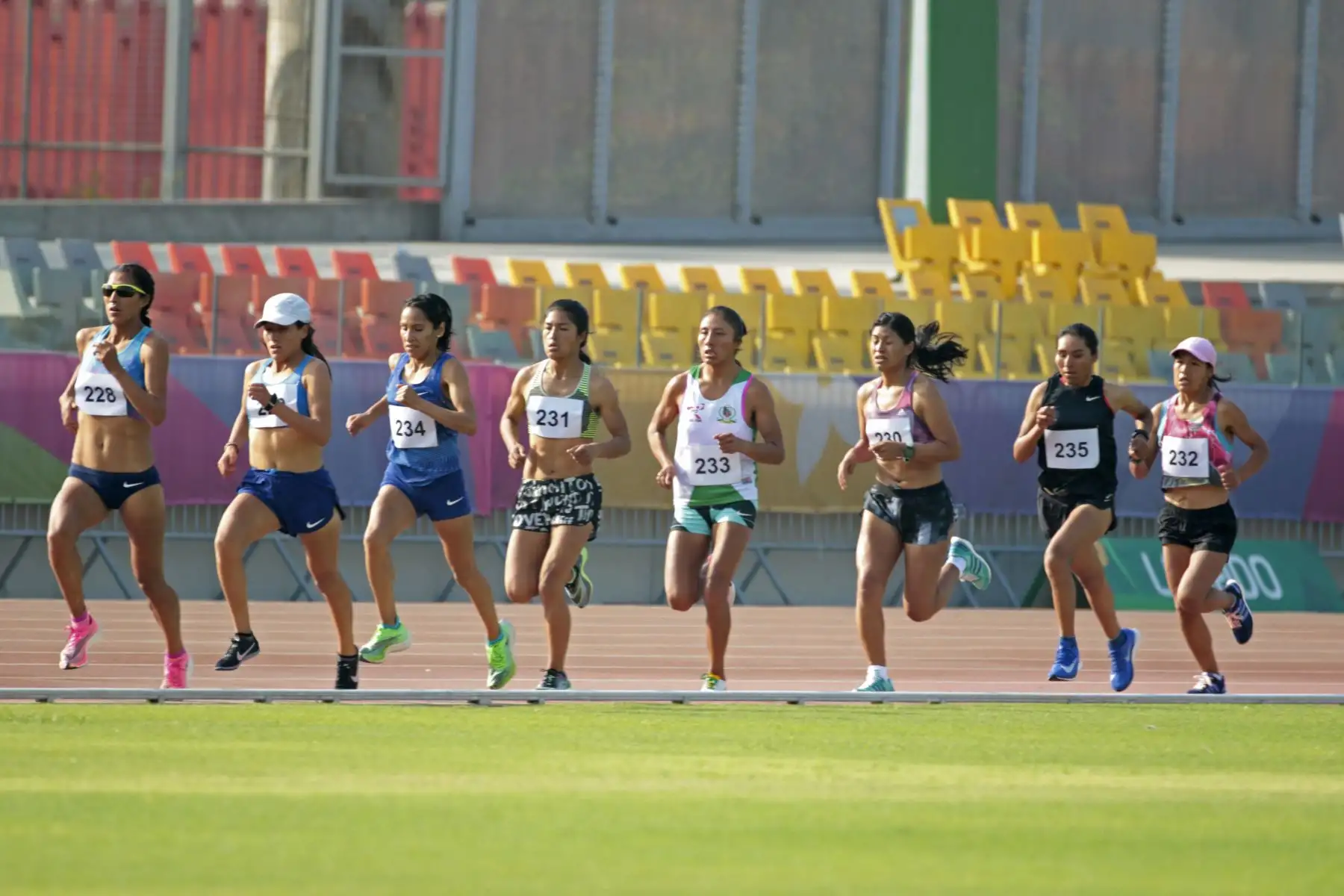 Hoy se desarrolló el Tercer Control Preparatorio de Atletismo en la Videna. Participaron Gladys Tejeda, quién resaltó el mantenimiento del Estadio Atlético, y Christian Pacheco, ambos clasificados a Tokio 2020.
Foto: LEGADO