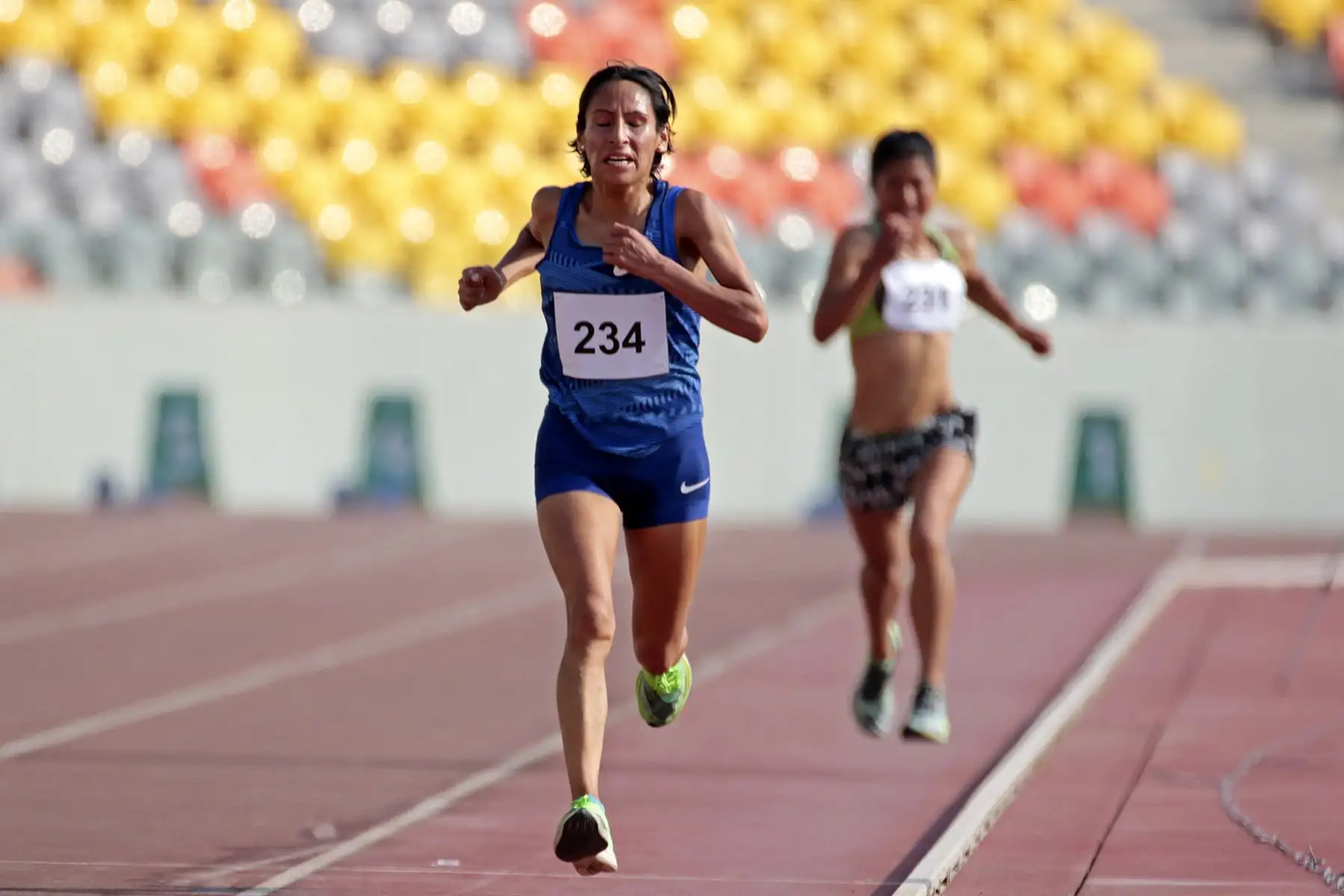 Hoy se desarrolló el Tercer Control Preparatorio de Atletismo en la Videna. Participaron Gladys Tejeda, quién resaltó el mantenimiento del Estadio Atlético, y Christian Pacheco, ambos clasificados a Tokio 2020.
Foto: LEGADO