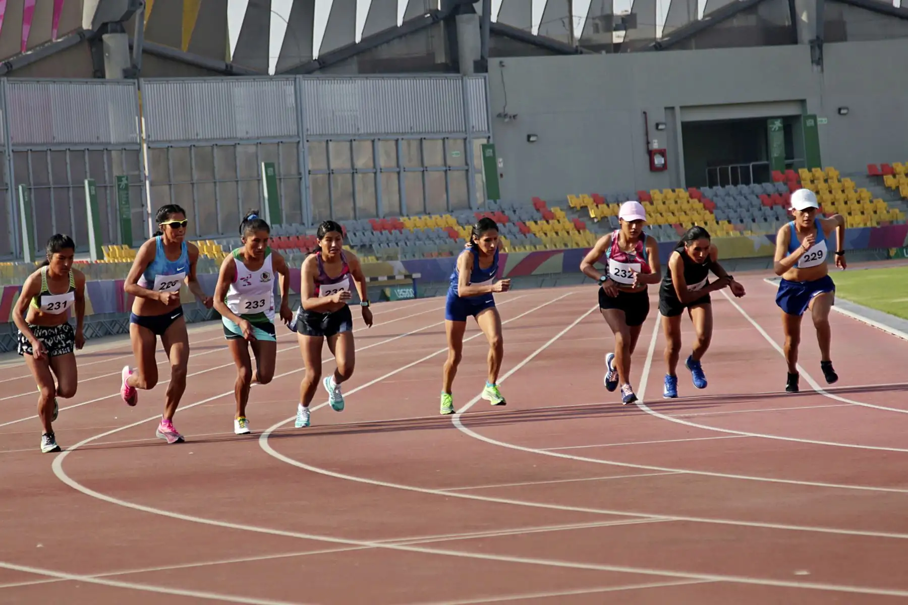 Hoy se desarrolló el Tercer Control Preparatorio de Atletismo en la Videna. Participaron Gladys Tejeda, quién resaltó el mantenimiento del Estadio Atlético, y Christian Pacheco, ambos clasificados a Tokio 2020.
Foto: LEGADO