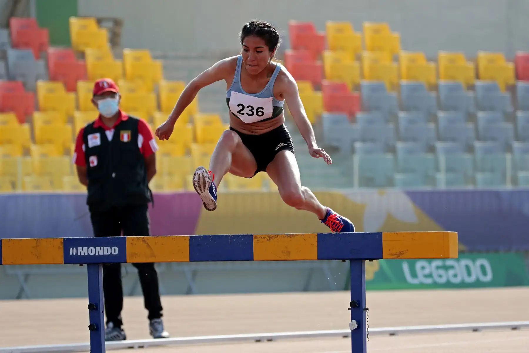 Hoy se desarrolló el Tercer Control Preparatorio de Atletismo en la Videna. Participaron Gladys Tejeda, quién resaltó el mantenimiento del Estadio Atlético, y Christian Pacheco, ambos clasificados a Tokio 2020.
Foto: LEGADO