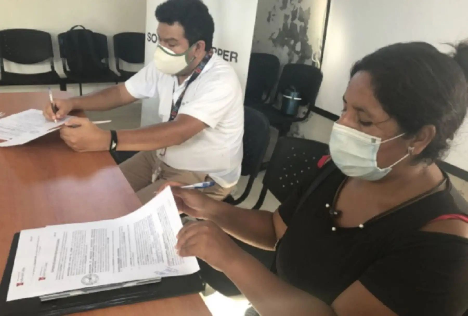 Firma de convenio de cooperación interinstitucional entre la Asociación de Armadores Fomentadores del Turismo Vivencial y Acuícola en el Mar de Islay-Matarani (APAFTAIM) y la Asociación Civil Ayuda del Cobre de Southern Perú.
