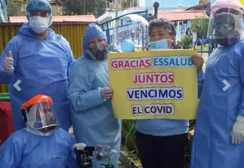 Victoria Cadillo Méndez, de 52 años de edad, venció al covid-19 luego de permanecer 46 días hospitalizados en el Hospital II- Huaraz, donde fue salvada gracias a la buena atención de los médicos del nosocomio.