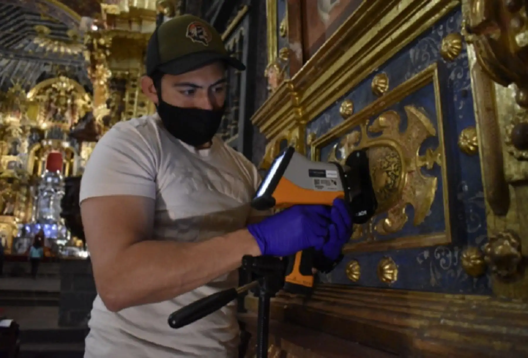 Con la finalidad de contribuir al desarrollo sostenible del turismo cultural, la Universidad de Ingeniería y Tecnología, con el apoyo de Fondecyt, unidad ejecutora de Concytec, viene implementando estrategias para proteger y conservar objetos y bienes culturales que forman parte de la historia peruana como pinturas, retablos, mates burilados y cobres dorados en  Cusco y Lima.
