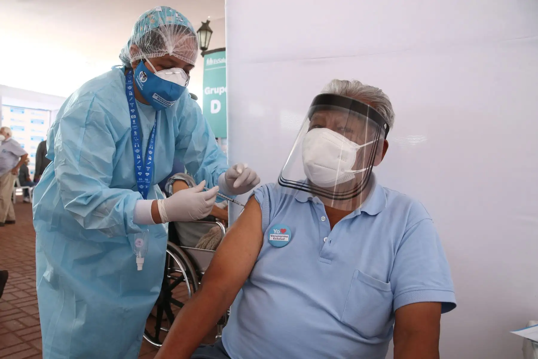 Ministerio de Salud impulsa el programa de vacunación contra el covid-19, para adultos mayores de 80 años en el Castillo Real Felipe de Callao.
Foto: ANDINA/Vidal Tarqui
