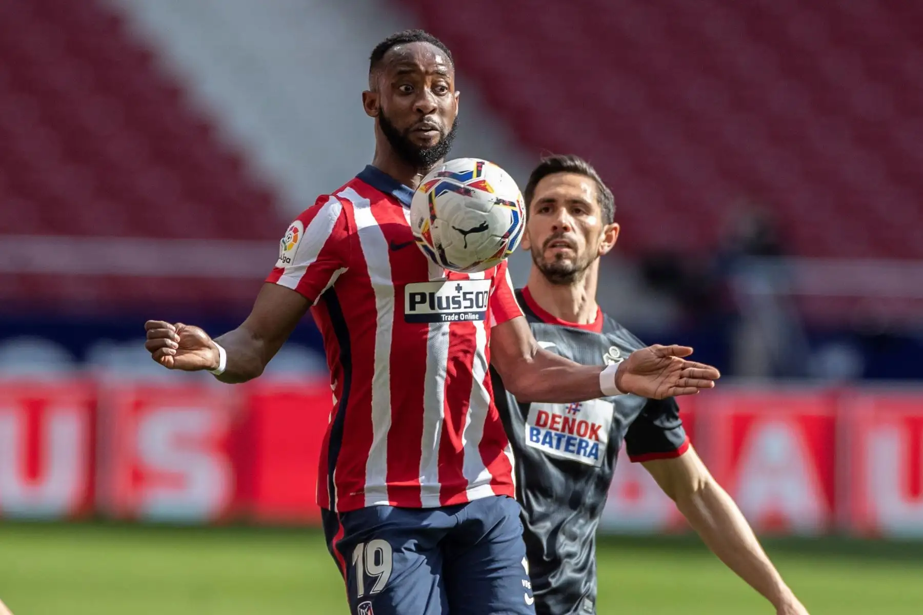 El delantero francés del Atlético de Madrid Moussa Dembele durante el partido de La Liga que el Atlético de Madrid y el Eibar.
Foto: AFP
