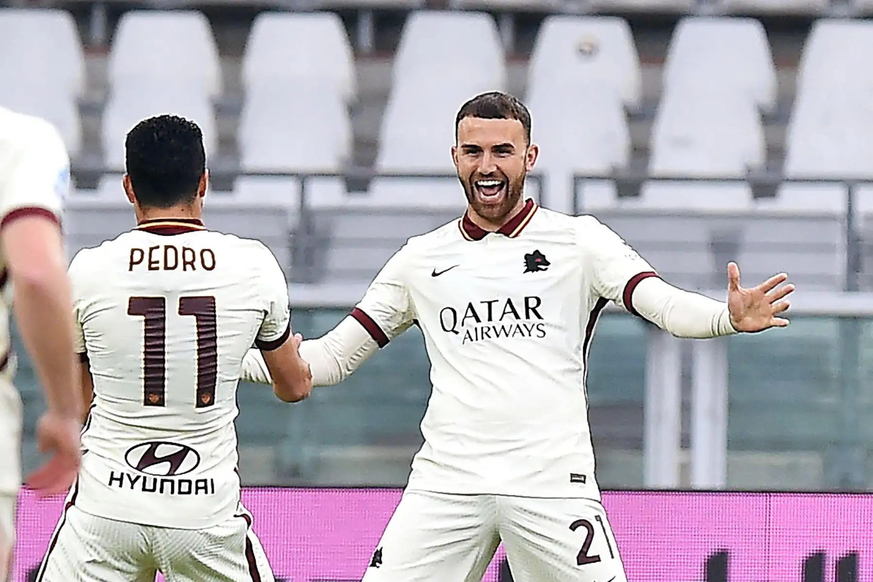 El Roma Borja Mayoral (R) celebra tras marcar el 1-0 durante el partido de fútbol de la Serie A italiana entre el Torino FC y el AS Roma en el Estadio Olimpico Grande Torino de Turín, Italia. Foto: EFE