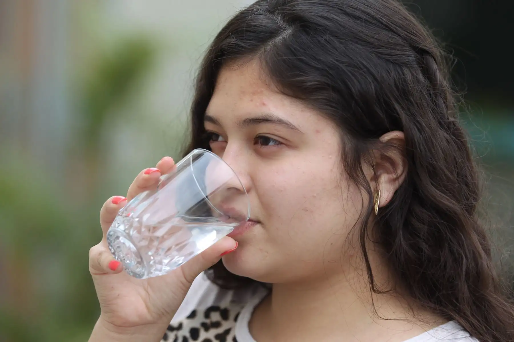 El agua es el principal aliado para apagar la sed durante el verano. Foto: ANDINA/difusión.