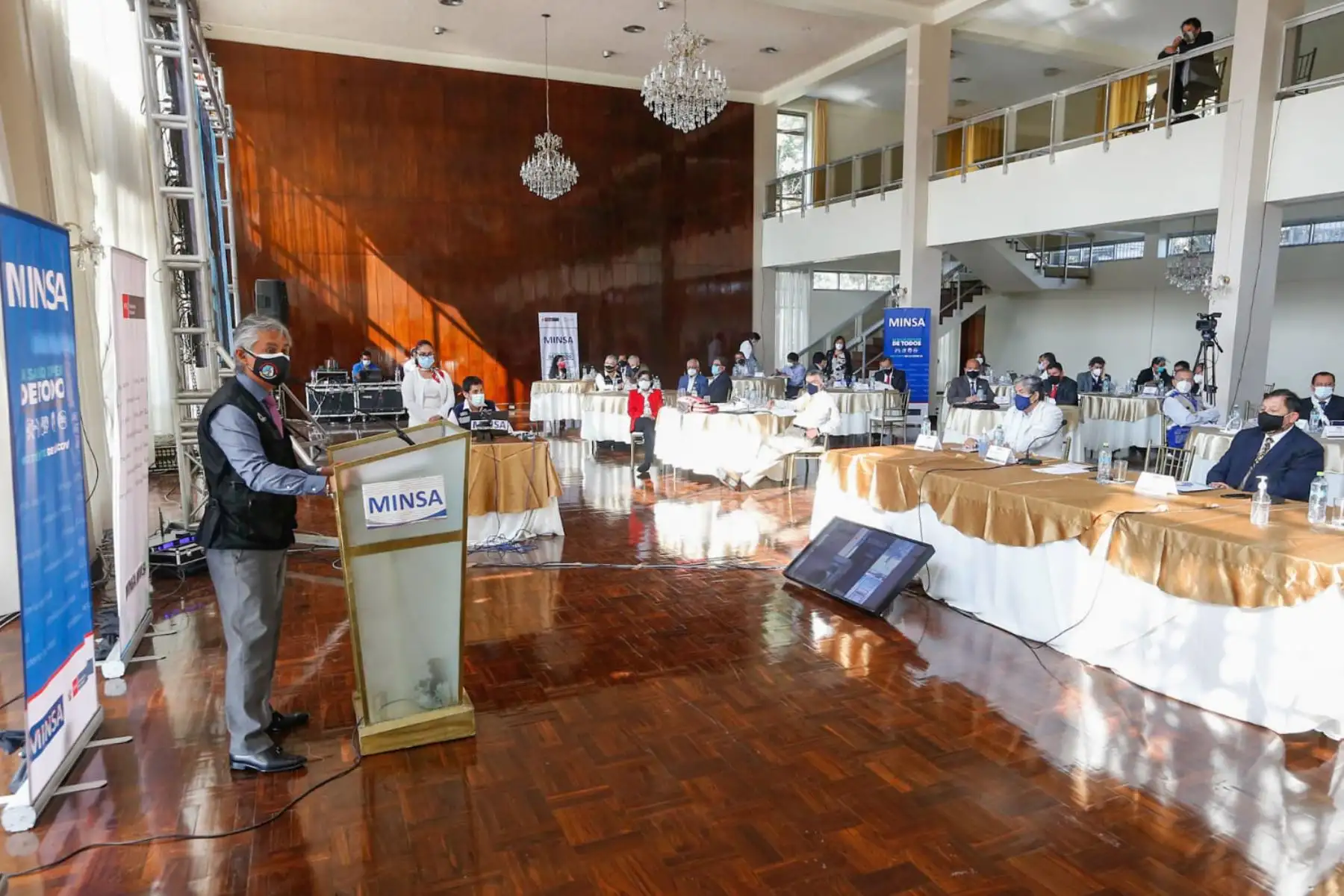 Ministro de Salud, Óscar Ugarte  inaugura la XXXI Reunión Ordinaria de la Comisión Intergubernamental de Salud , en la que se planifica con los gobernadores regionales y directores regionales de salud la vacunación contra la covid-19 a adultos mayores en el interior del país.
Foto: Minsa