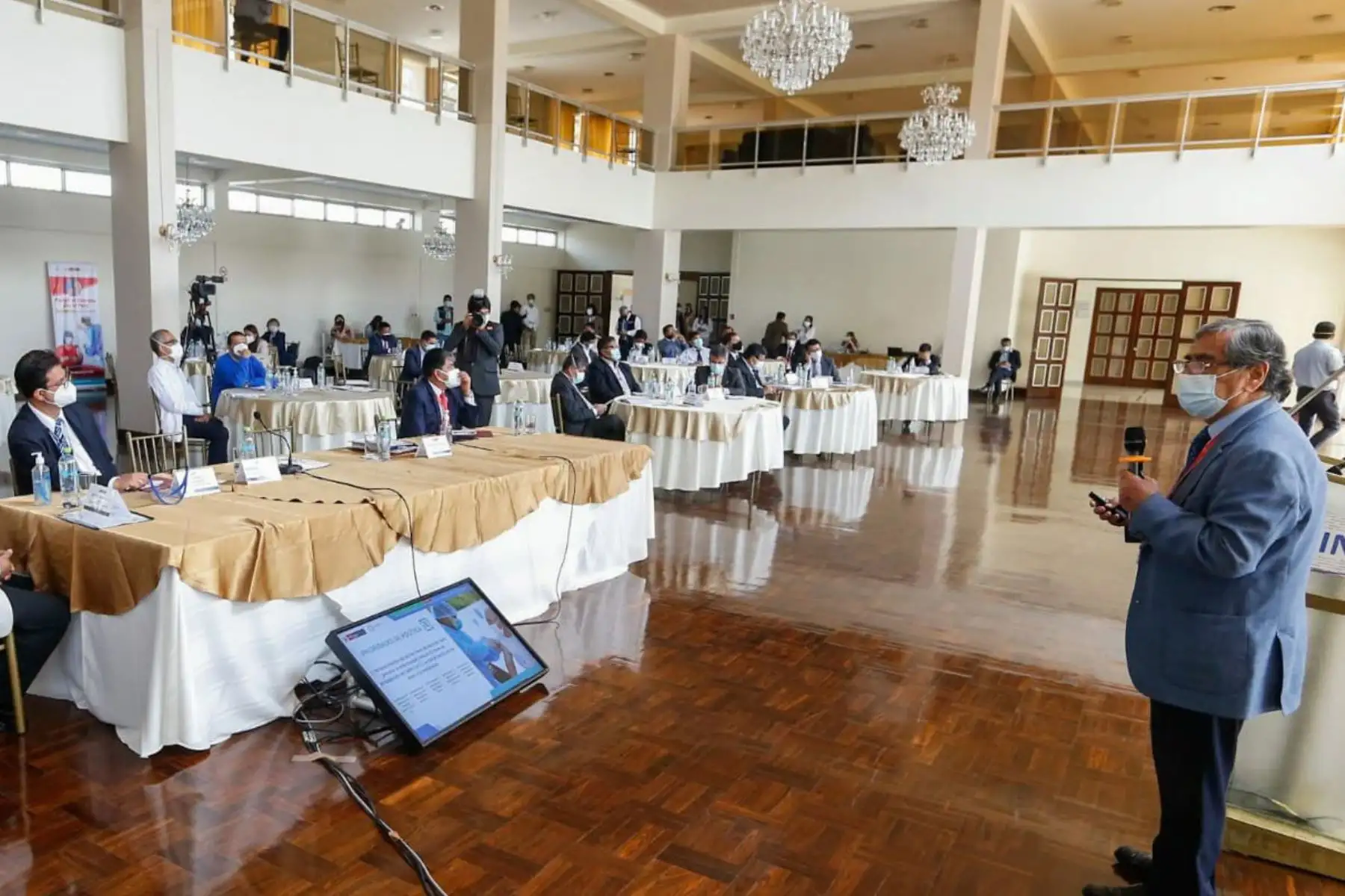 Ministro de Salud, Óscar Ugarte  inaugura la XXXI Reunión Ordinaria de la Comisión Intergubernamental de Salud , en la que se planifica con los gobernadores regionales y directores regionales de salud la vacunación contra la covid-19 a adultos mayores en el interior del país.
Foto: Minsa
