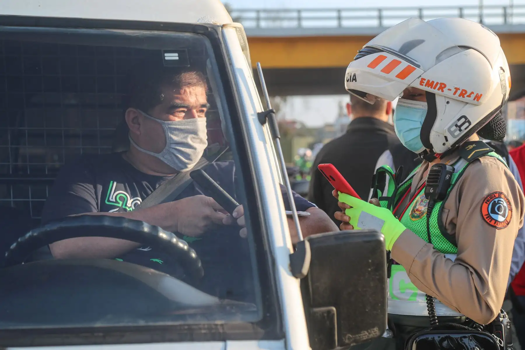 El ministro de Transportes y Comunicaciones, Eduardo González, junto al ministro del Interior, José Elice, supervisaron un operativo policial para verificar el correcto uso de las licencias de conducir electrónicas en la avenida Venezuela, Cercado de Lima. Foto: ANDINA/MTC