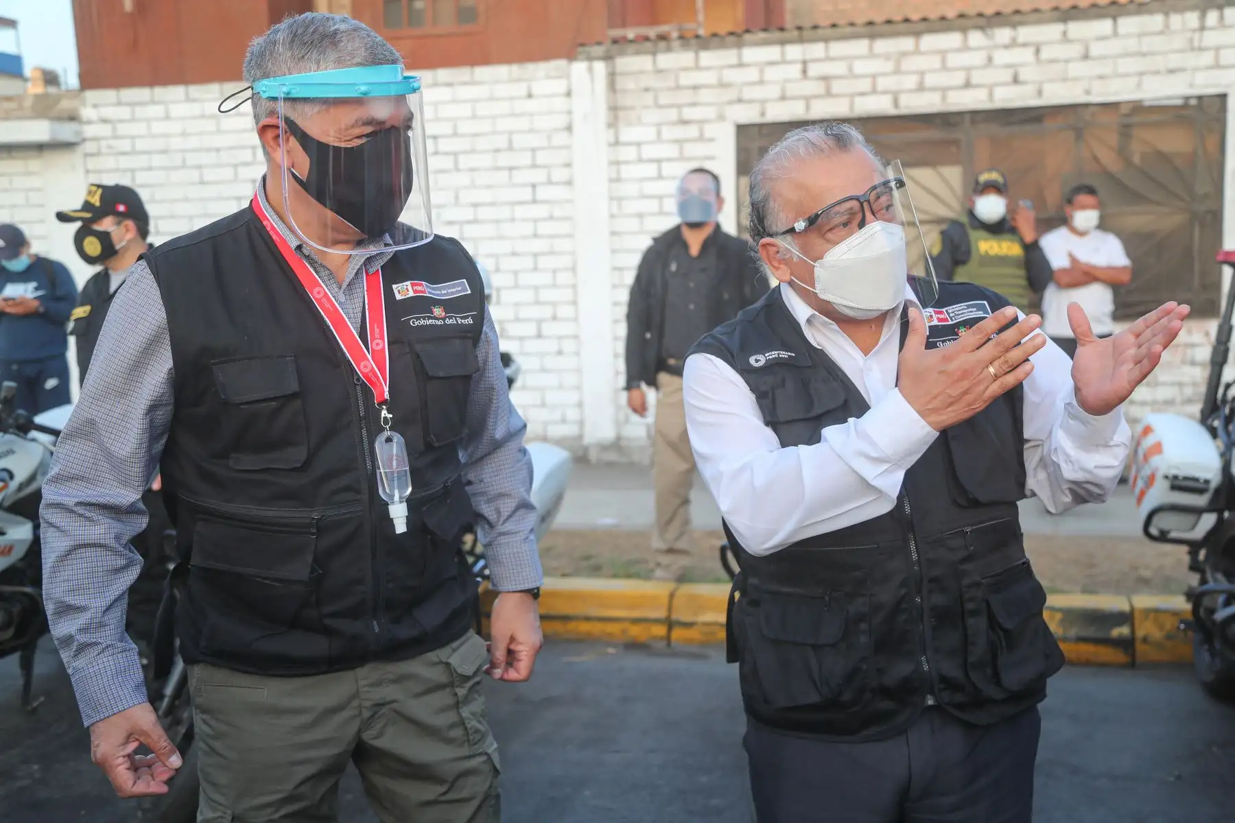El ministro de Transportes y Comunicaciones, Eduardo González, junto al ministro del Interior, José Elice, supervisaron un operativo policial para verificar el correcto uso de las licencias de conducir electrónicas en la avenida Venezuela, Cercado de Lima. Foto: ANDINA/MTC