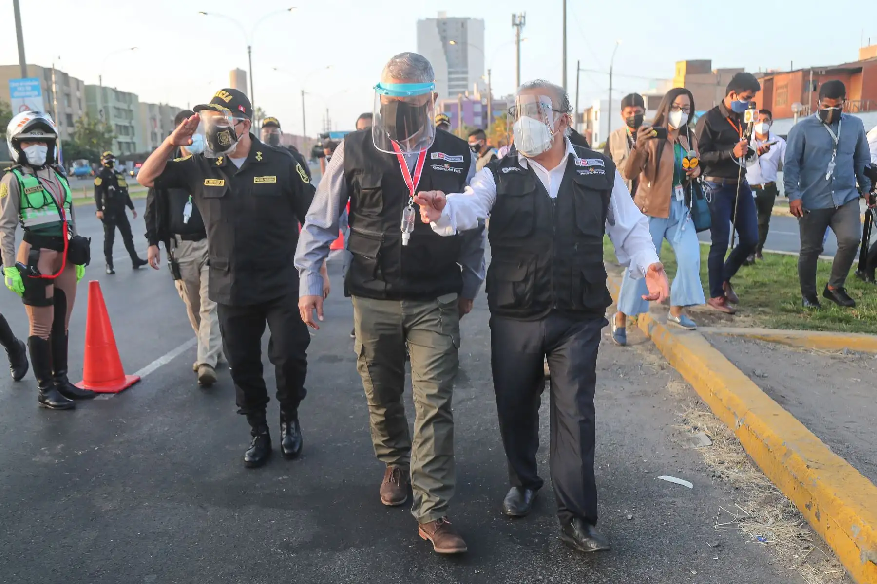 El ministro de Transportes y Comunicaciones, Eduardo González, junto al ministro del Interior, José Elice, supervisaron un operativo policial para verificar el correcto uso de las licencias de conducir electrónicas en la avenida Venezuela, Cercado de Lima. Foto: ANDINA/MTC
