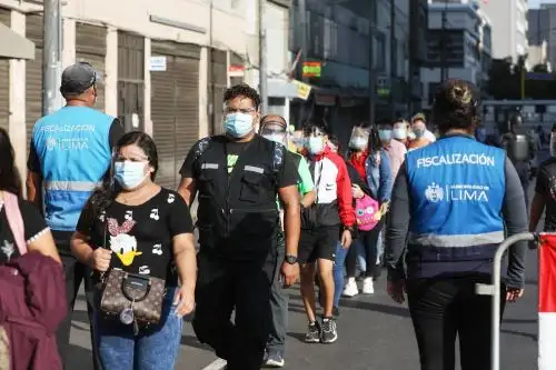 Municipio de Lima supervisa uso de protector facial en conglomerados comerciales. Foto: ANDINA/difusión.