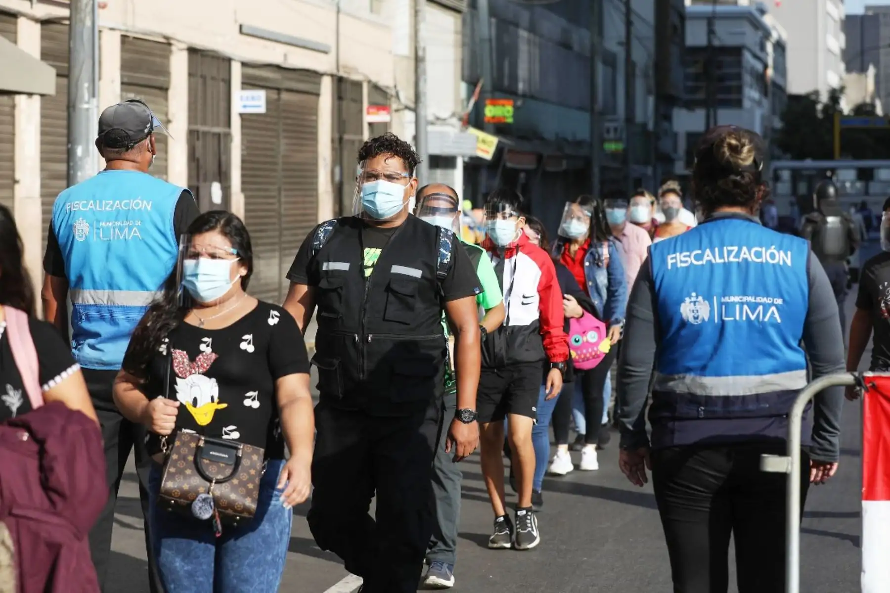 Municipio de Lima supervisa uso de protector facial en conglomerados comerciales. Foto: ANDINA/difusión.