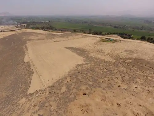 Investigadores denunciaron el huaqueo e invasión de más de 90,000 metros cuadrados del sitio arqueológico Cerro Oreja, ubicado en la provincia de Trujillo, región La Libertad. Foto: Luis Puell