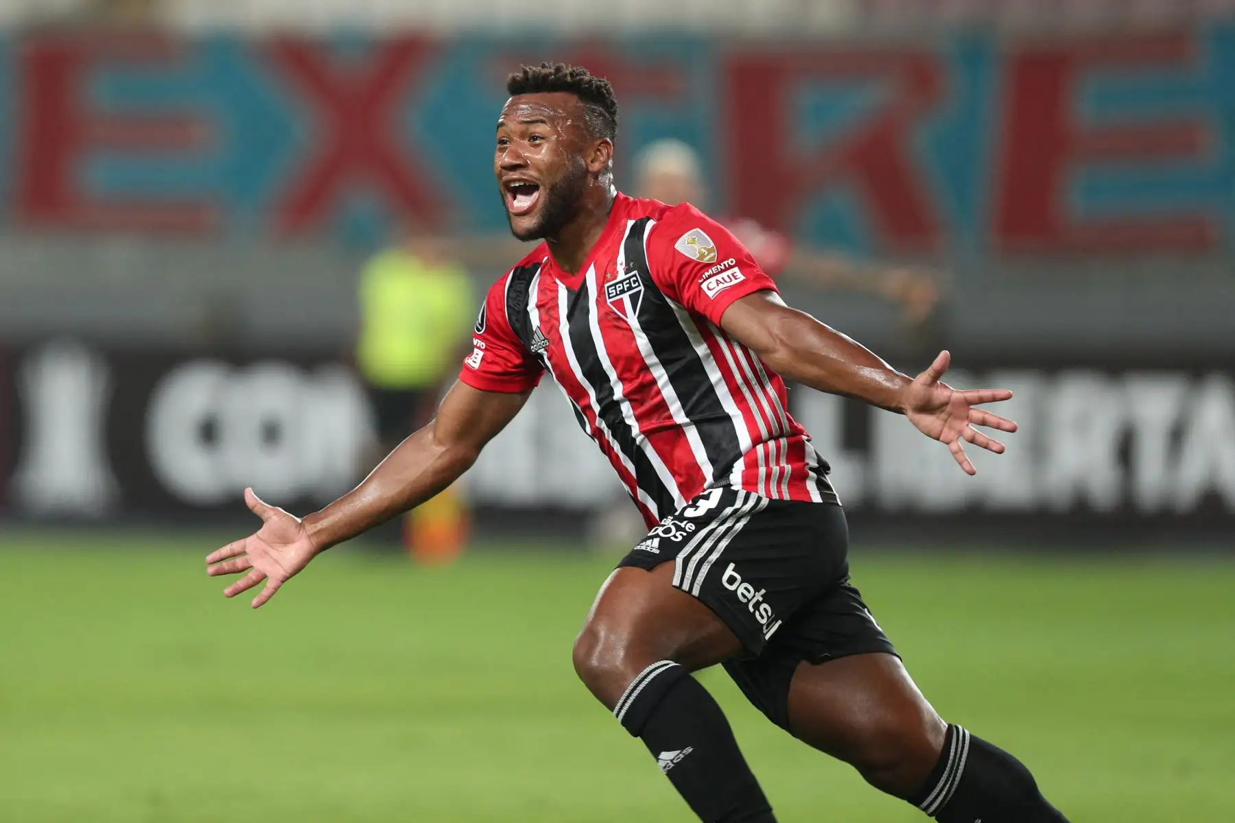 El brasileño  Luan Santos de Sao Paulo celebra tras anotar un gol contra el equipo peruano Sporting Cristal durante el partido de la fase de grupos del torneo de fútbol Copa Libertadores en el Estadio Nacional de Lima.
Foto: AFP