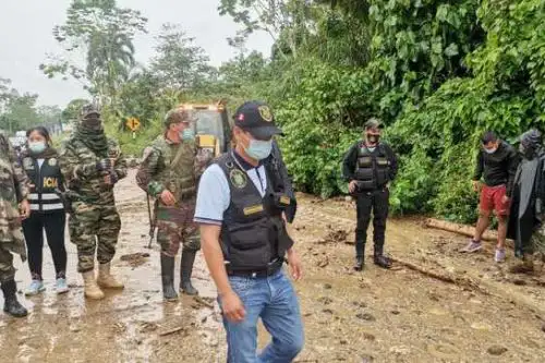 Un total de 48 policías llegaron a la zona de emergencia para apoyar a los habitantes. Foto: ANDINA/Mininter