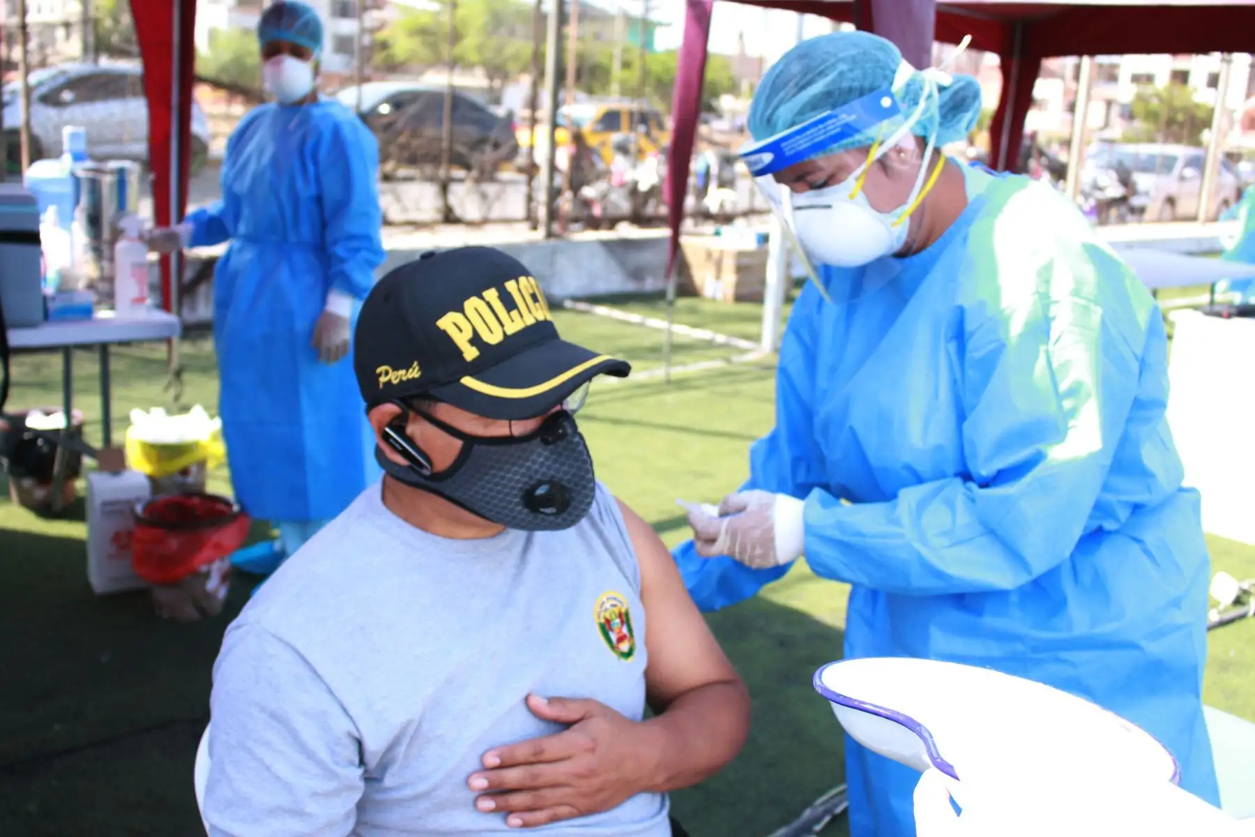 Más de 2340 efectivos policiales de la ciudad de Chimbote concluyeron su proceso de inoculación contra la covid-19.
Foto: Policía Nacional del Perú