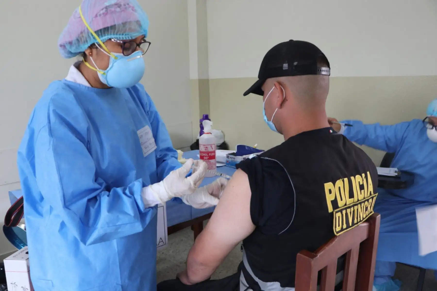 Concluye proceso de vacunación contra la covid-19 al personal de la Policía Nacional  perteneciente a la región de  La Libertad. 
Foto: Policía Nacional del Perú