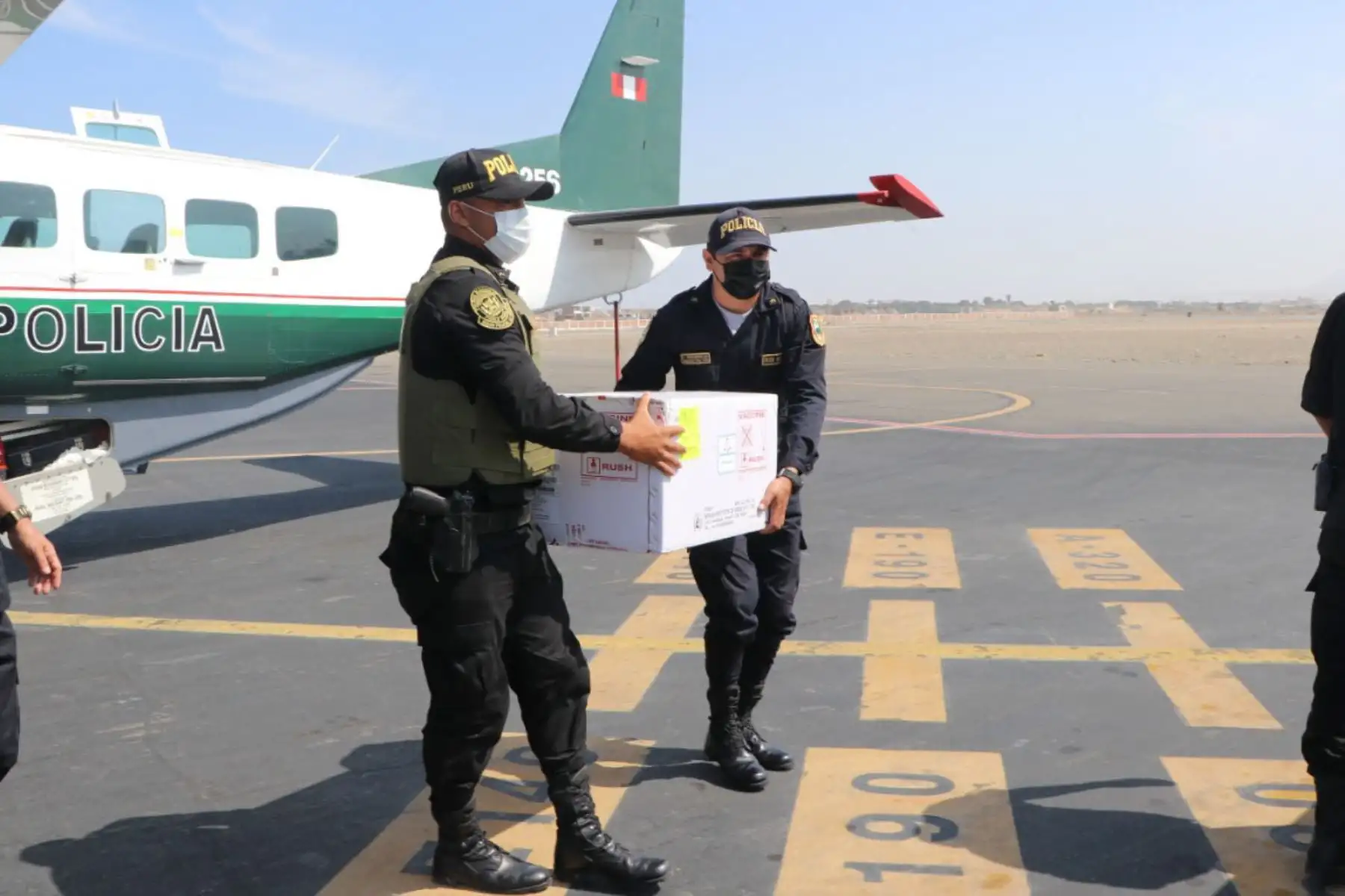 Concluye proceso de vacunación contra la covid-19 al personal de la Policía Nacional  perteneciente a la región de  La Libertad. 
Foto: Policía Nacional del Perú
