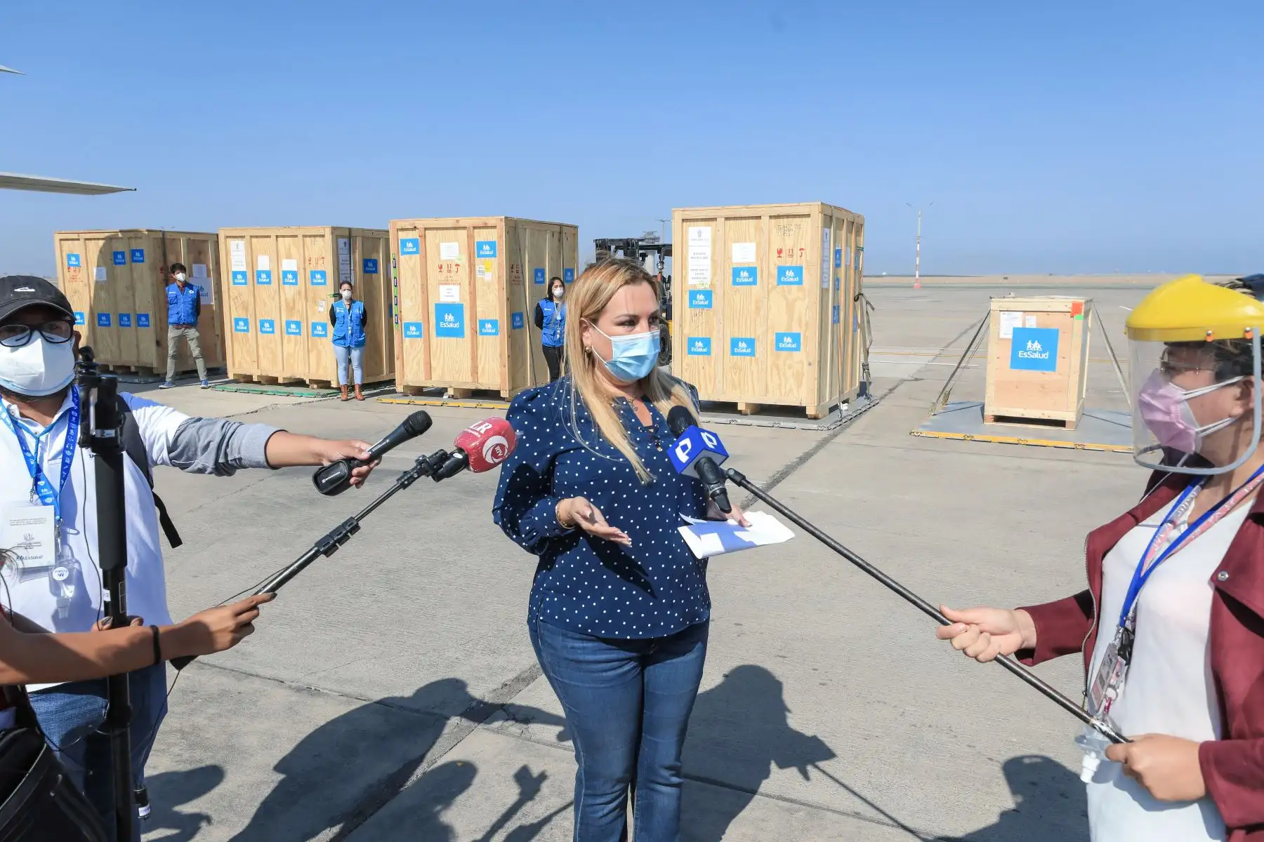 La presidenta de EsSalud, Fiorella Molinelli anuncia envío y llegada de 13 nuevas plantas de oxígeno a 9 regiones del país en menos de una semana.
Foto: EsSalud