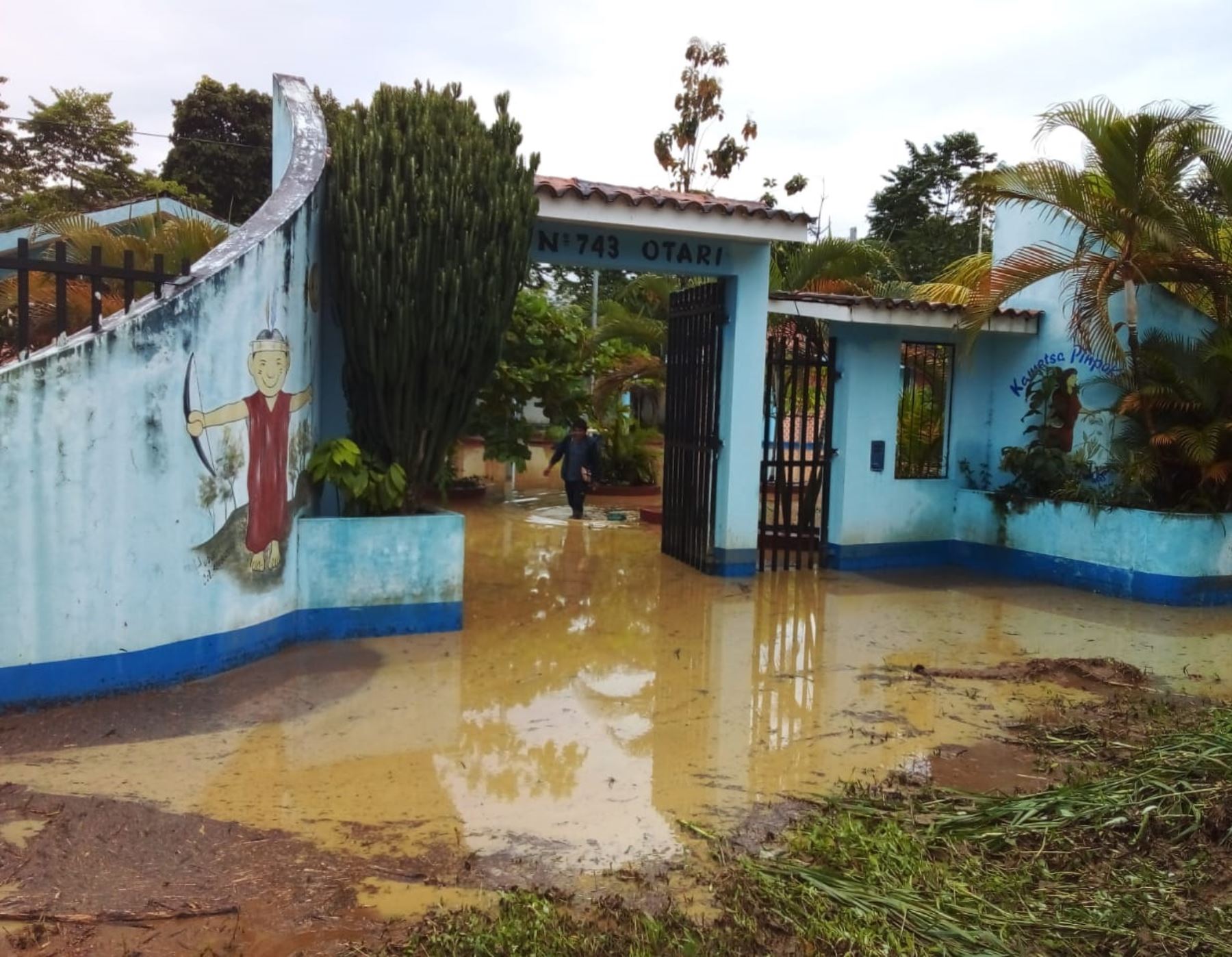 Un colegio y varias viviendas resultaron afectados por las lluvias intensas y desborde de río registrado ayer en el distrito de Pichari, región Cusco. ANDINA/Difusión