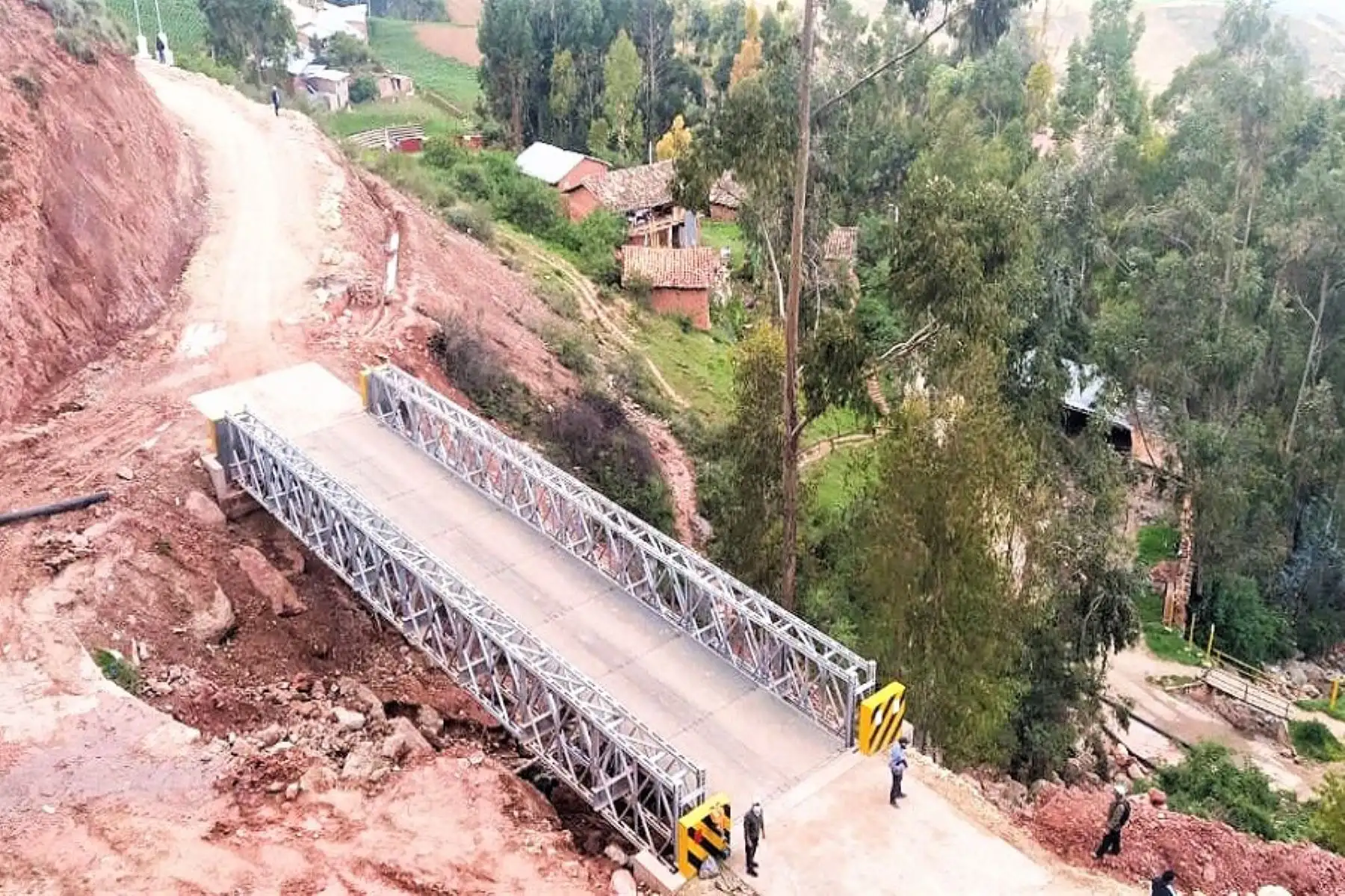 Instalación de puentes. Cortesía MTC