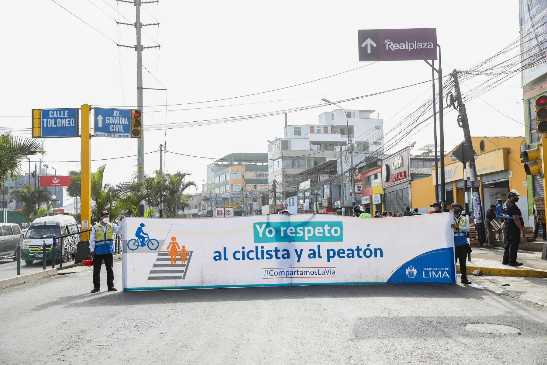 Personal de la Municipalidad de Lima realiza operativo de recuperación de ciclovía en la avenida Guardia Civil.

Foto:ANDINA/Municipalidad de Lima
