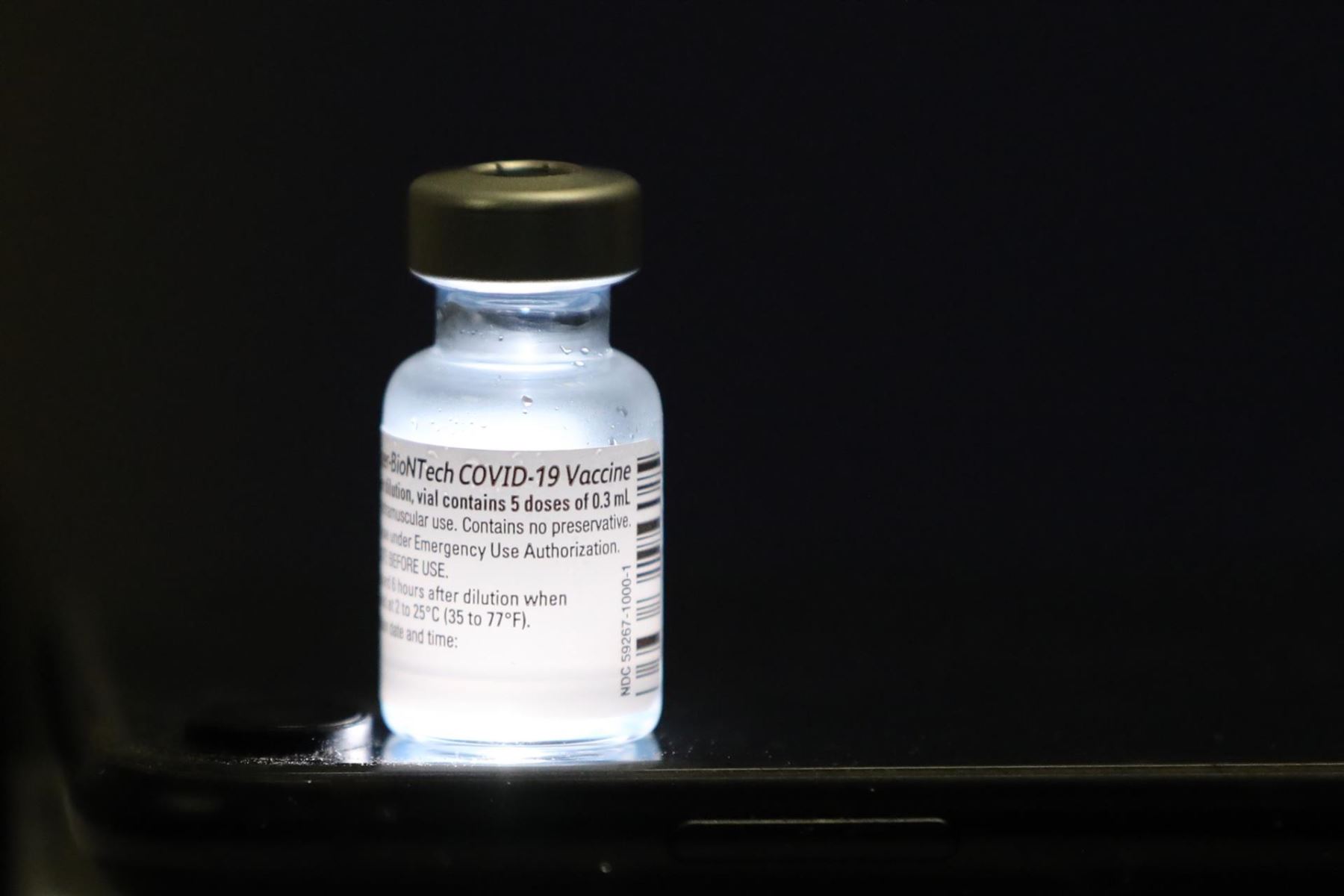Pfizer detecta vacunas falsas contra el covid-19 en México y Polonia.