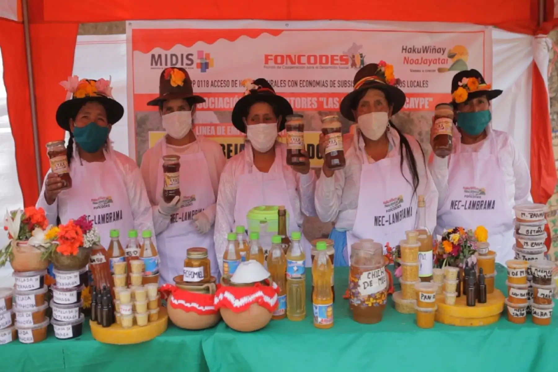 Emprendimiento “Obreritas de Kaype” de Haku Wiñay gana el primer premio de Interbank . Foto: Difusión