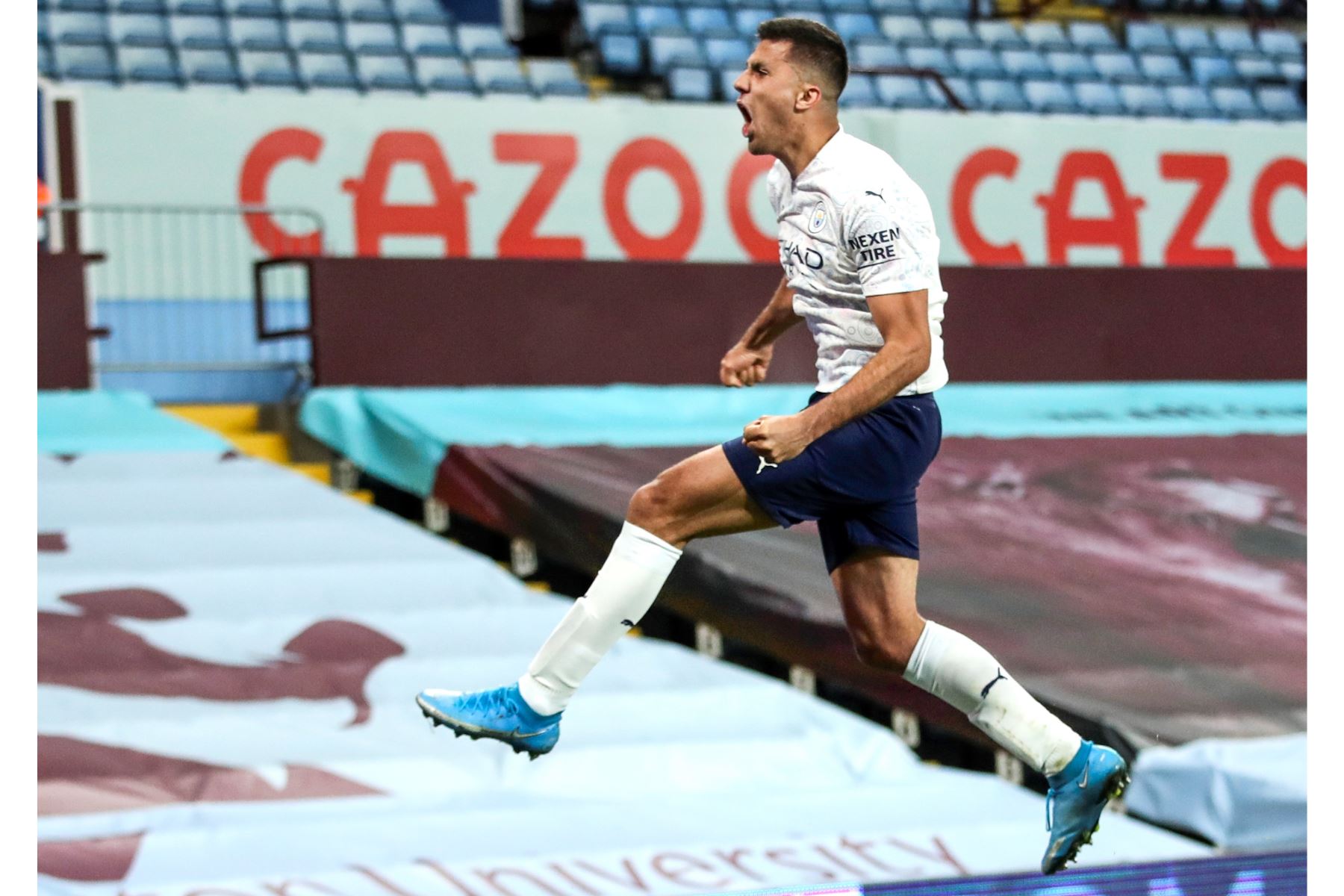 Rodrigo del Manchester City celebra tras marcar el 2-1 ante Aston Villa durante partido de fútbol de la Premier League. Foto: AFP