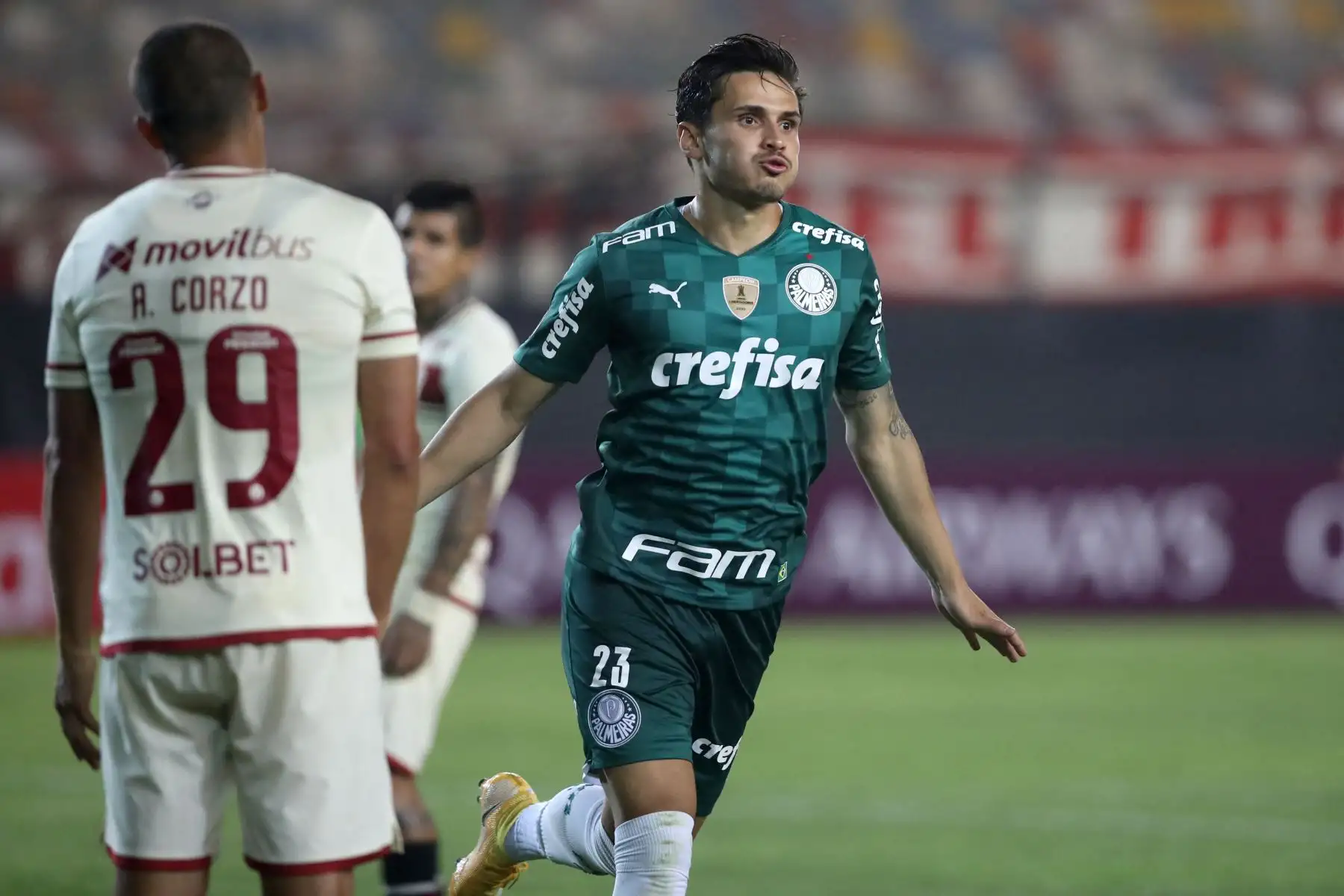 Raphael Veiga de Palmeiras celebra un gol durante el partido de la fase de grupos del torneo de fútbol Copa Libertadores entre Universitario de Perú y Palmeiras de Brasil en el Estadio  Monumental en Ate.
Foto: AFP