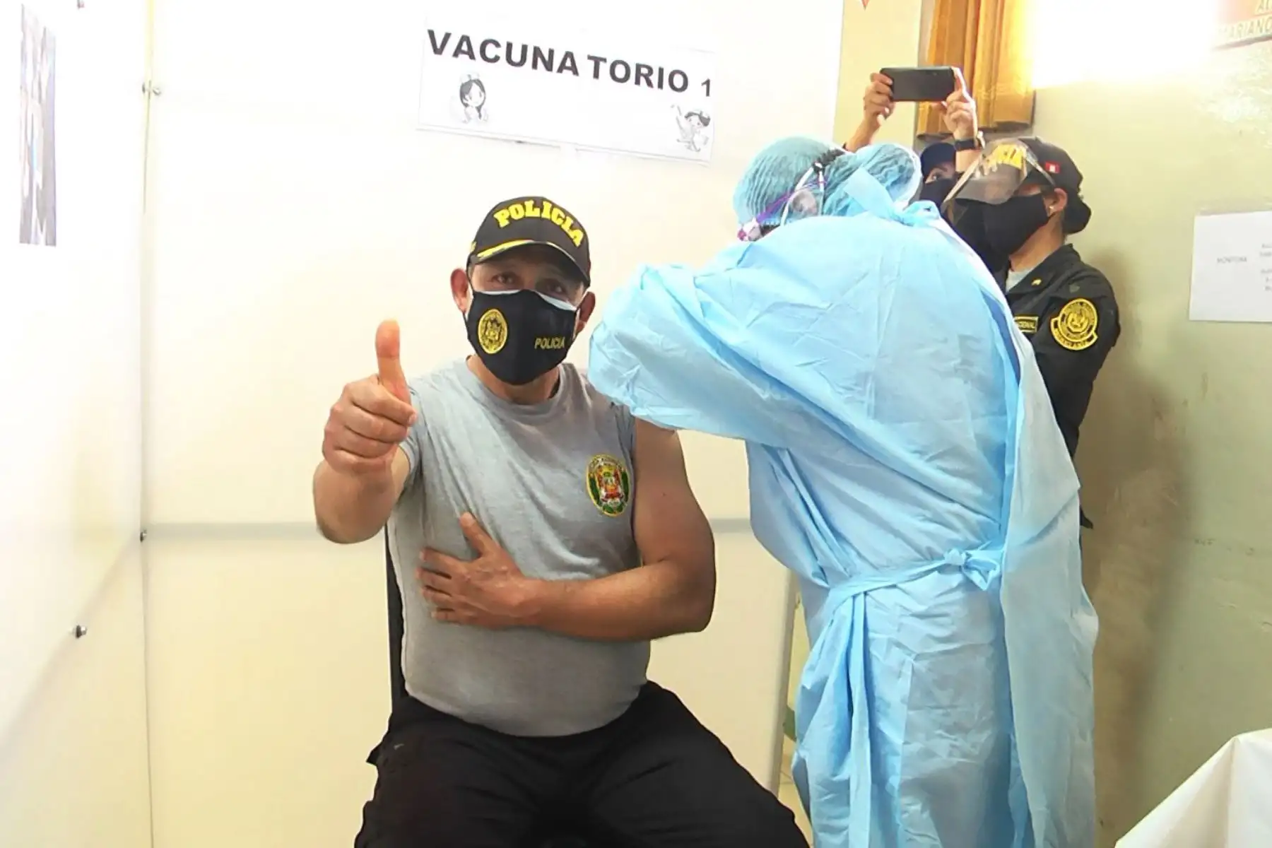 En total serán inoculados 3,510 oficiales y suboficiales de la PNP de Junín y Huancavelica durante dos días. Foto: ANDINA/Difusión
