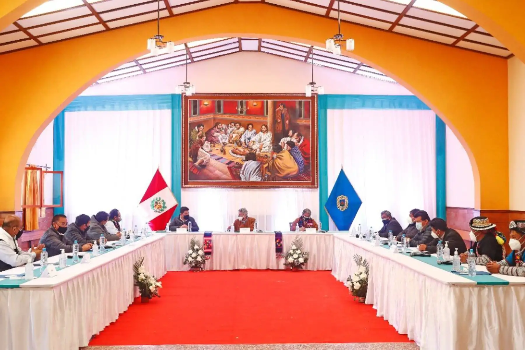 El presidente de la República. Francisco Sagasti, junto con el titular del Ministerio de Salud Oscar Ugarte,  sostuvo una reunión de trabajo con el gobernador regional de Huancavelica, Maciste Díaz y con los alcaldes provinciales, con quienes dialogó diversos temas como salud y reactivación económica.
Foto:ANDINA/presidencia