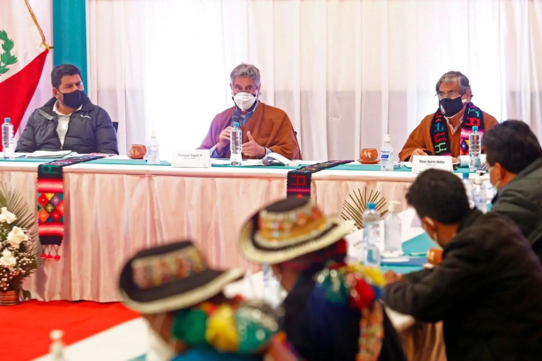 El presidente de la República. Francisco Sagasti, junto con el titular del Ministerio de Salud Oscar Ugarte,  sostuvo una reunión de trabajo con el gobernador regional de Huancavelica, Maciste Díaz y con los alcaldes provinciales, con quienes dialogó diversos temas como salud y reactivación económica.
Foto:ANDINA/presidencia