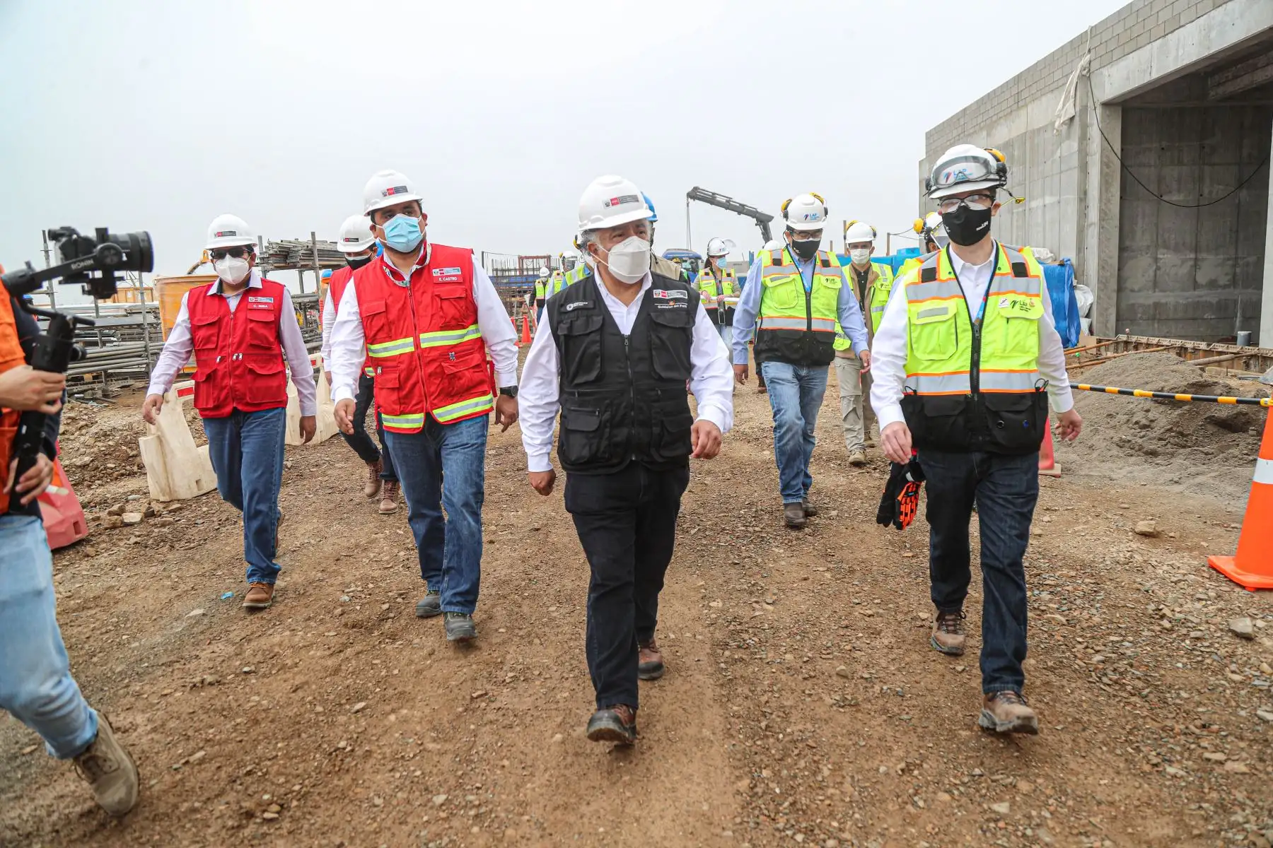 El ministro de Transporte y Comunicaciones. Eduardo Gonzalez, inspecciona los trabajos de ampliación del Aeropuerto Internacional Jorge Chávez. Ya se ha completado 11 de los 12 pisos que tendrá la nueva torre de control. La segunda pista de aterrizaje se encuentra en la etapa de movimiento de tierras. Foto:ANDINA/MTC